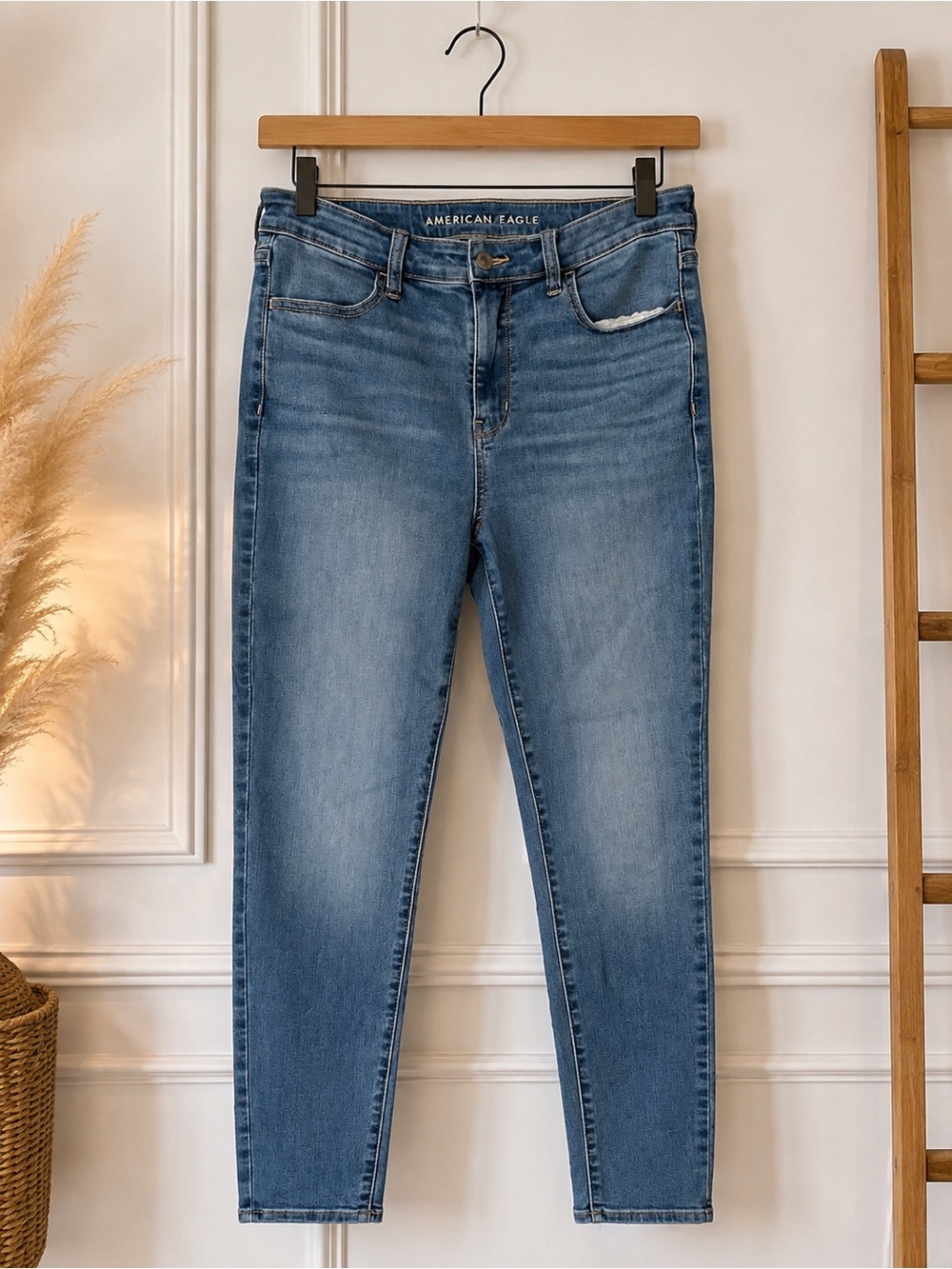 NWOT American Eagle Medium Wash High Rise Skinny Jeans Women’s Stretch Denim 14R